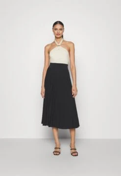 Abbigliamento Femminile -Abbigliamento Femminile 0c5c702bb10a47ac8b06dff7a76ca908