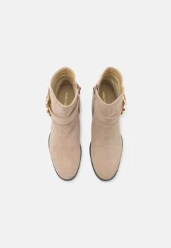 Anna Field LeatherStivalettiBeige Donna Stivaletti AN611N0PU-B11 11 Anna Field LeatherStivalettiBeige Donna Stivaletti AN611N0PU-B11 -Abbigliamento Femminile 10096a59b3b945ff80b3ed13dea841bf