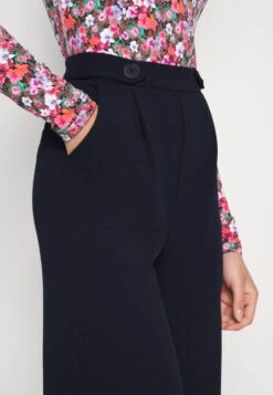 PantaloniDark Blue Donna Pantaloni ANH21A00J-K11 -Abbigliamento Femminile 13daa6ea722c4b6d888bc084f5ba4962