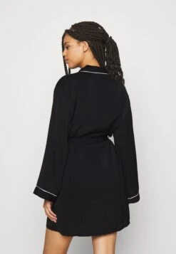 Anna Field Amanda Satin Dressing GownAccappatoioBlack Donna Intimo Notte E Loungewear AN681P05M-Q11 12 Anna Field Amanda Satin Dressing GownAccappatoioBlack Donna Intimo Notte E Loungewear AN681P05M-Q11 -Abbigliamento Femminile 2ed7ad8212184e4ca1dc1b97ba75f567