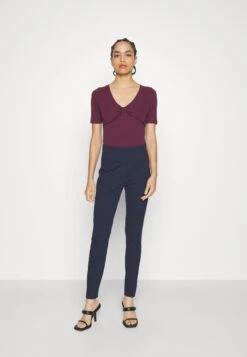 Anna Field T-Shirt BasicDark Red Donna T-shirt E Top AN621D17V-G11 13 Anna Field T-Shirt BasicDark Red Donna T-shirt E Top AN621D17V-G11 -Abbigliamento Femminile 39209a3bf2e64a81a3018a0de321eb2c