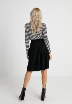 Gonna A CampanaBlack Donna Gonne ANI21B003-Q11 -Abbigliamento Femminile 5053c38cb0014b659c7b9f981ef22899