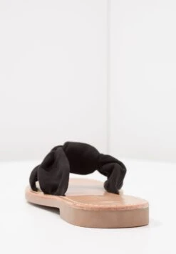 Anna Field CiabattineBlack Donna Pantofole AN611A0D0-Q11 13 Anna Field CiabattineBlack Donna Pantofole AN611A0D0-Q11 -Abbigliamento Femminile 534318bef4df4f2884dae7c33dbc55f9