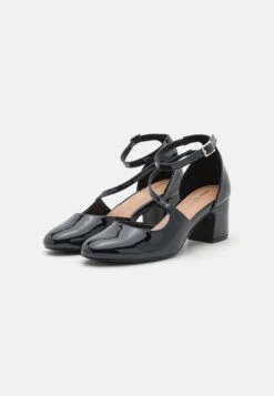 Abbigliamento Femminile -Abbigliamento Femminile 548c2c70e6e44b35b1640f94b851608f