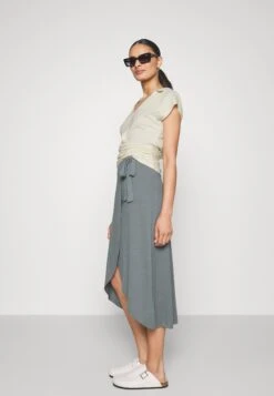 Anna Field Wrap Blouse CamicettaOffwhite Donna Camicie E Bluse AN621D17D-A11 14 Anna Field Wrap Blouse CamicettaOffwhite Donna Camicie E Bluse AN621D17D-A11 -Abbigliamento Femminile 55dc81c3740b469d94951e94116b3d14