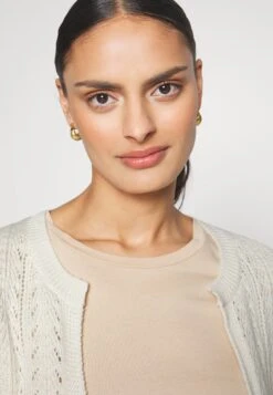 Anna Field Pointelle BoleroCardigan Offwhite Donna Maglieria AN621I0IO-A11 12 Anna Field Pointelle BoleroCardigan Offwhite Donna Maglieria AN621I0IO-A11 -Abbigliamento Femminile 679490d6e4a742c38ee57dd496b06f90