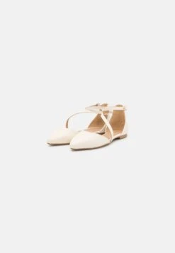 Ballerine Con CinturinoOff-White Donna Ballerine ANJ11A01J-A11 10 Ballerine Con CinturinoOff-White Donna Ballerine ANJ11A01J-A11 -Abbigliamento Femminile 69290e08b1704f968caa949e9ecc8f73