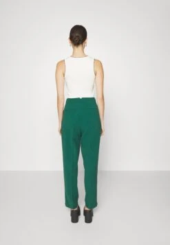 PantaloniGreen Donna Pantaloni ANI21A011-M11 -Abbigliamento Femminile 6d907c04119a4f84970c2f9c7873a67d