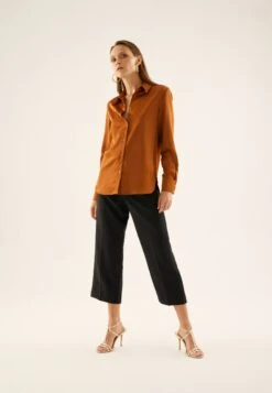 Abbigliamento Femminile -Abbigliamento Femminile 6e0fa9f583e64372a8f54c3ab7a98710