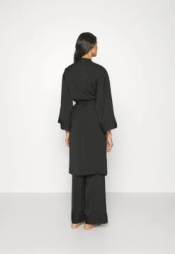 Anna Field SetPigiamaBlack Donna Intimo Notte E Loungewear AN681P09S-Q11 12 Anna Field SetPigiamaBlack Donna Intimo Notte E Loungewear AN681P09S-Q11 -Abbigliamento Femminile 849d34b5c39a4a01ad041ad1dbd9c994