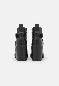 Stivaletti Con TaccoBlack Donna Stivaletti ANJ11N01X-Q11 -Abbigliamento Femminile 8570581ca452475ca7e9b55872db68e0