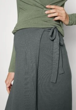 Maternity Basic Midi Skirt Gonna A TubinoLight Green Donna Gonne EX429E00O-M11 -Abbigliamento Femminile 966ca3a490b643babb058a6ad02875e0