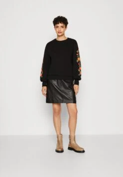 Anna Field FelpaBlack Donna Felpe AN621J013-Q11 14 Anna Field FelpaBlack Donna Felpe AN621J013-Q11 -Abbigliamento Femminile aa0673b7e55f46a9bf3edaf27172b24e