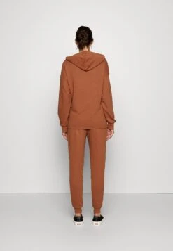 Tuta - Brown 11 Tuta - Brown -Abbigliamento Femminile c2abcff56bd34277b11b5d18aac960c4