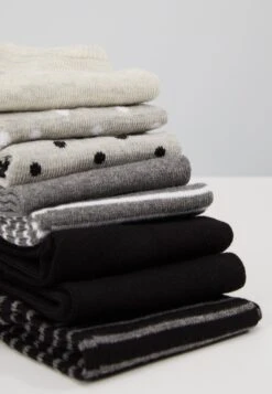 Anna Field 8Pp Spot Stripe CalzeGrey Donna Calze AN681F01Y-C11 9 Anna Field 8Pp Spot Stripe CalzeGrey Donna Calze AN681F01Y-C11 -Abbigliamento Femminile c4f9f9de7c754216a2ed0c3f542fba9e