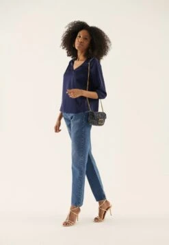 Abbigliamento Femminile -Abbigliamento Femminile c85a20aee87a4749a5d99df060ee1a4a