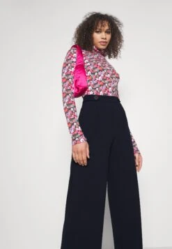 PantaloniDark Blue Donna Pantaloni ANH21A00J-K11 -Abbigliamento Femminile e11e1593861446bf8547743d7c97d225