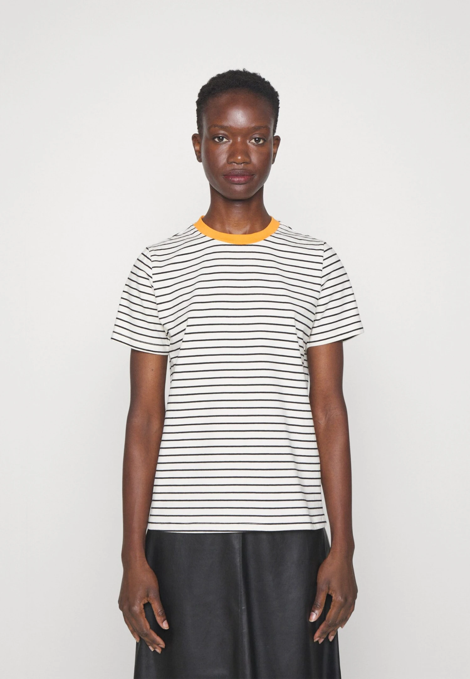 Anna Field T-Shirt Con StampaBlack/Off-White/Orange Donna T-shirt E Top AN621D19F-Q11 5 Anna Field T-Shirt Con StampaBlack/Off-White/Orange Donna T-shirt E Top AN621D19F-Q11 - immagine 3